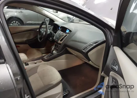 2014 Ford Focus Se z USA, uszkodzony, nr VIN 1FADP3K29EL453882